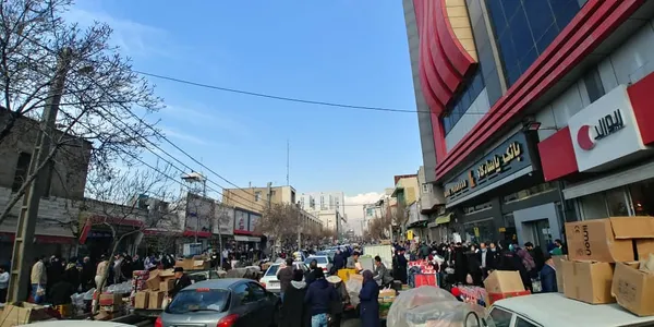 ازدحام جمعیت در بازار شوش در تهران - جمعه دهم بهمن 99؛  این تصویر مثال کوچکی از شکست کرونا در کشورمان در باور عمومی مردم و مسئولان است.