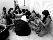 بانویی که در دوران جنگ  مسئول آشپزخانه هویزه بوده