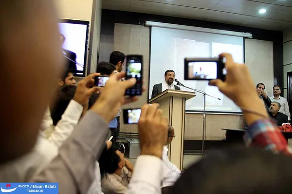 محسن رضایی در اولین روز تبلیغات نامزدهای انتخاباتی به جنوب استان سیستان و بلوچستان سفر کرد و در این سفر با مردم و بزرگان و سران طوایف شهرهای چابهار، نیک&zwnj;شهر، ایرانشهر، خاش و زابل دیدار کرد. چهار شنبه 1 خرداد 1392