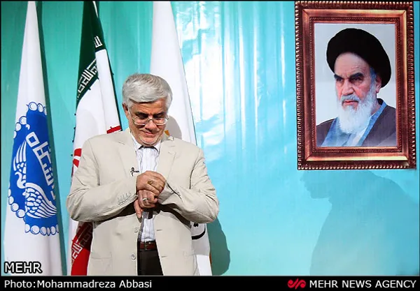 همایش بیداری اسلامی روز پنجشنبه با حضور محمدرضا عارف در باشگاه دانشجویی دانشگاه تهران برگزار شد. پیش از عارف علی اکبر ولایتی رقیب انتخاباتی او سخنران این مراسم بود. پنج شنبه 2 خرداد 1392