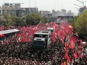 امضای تومار در میان پرچم‌های سرخ انتقام؛ در خیابان خون به پا شد/ سوخت موشک در میان تشییع کنندگان + تصاویر