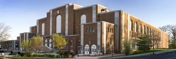 دانشگاه ایالتی "پنسیلوانیا"( THE PENNSYLVANIA STATE UNIVERSITY)

در دانشگاه ایالتی "پنسیلوانیا" که در شهر استیت کالج ایالت پنسیلوانیا قرار دارد، برنامه&zwnj;های ورزشی گوناگونی ارائه می&zwnj;گردد.

در این دانشگاه برنامه&zwnj;های مربوط به فوتبال نسبت به سایر رشته&zwnj;ها در اولویت دانشجویان است.

برنامه&zwnj;های دیگر ورزشی که در دانشگاه پنسیلوانیا ارائه می&zwnj;شود، شامل بسکتبال، ژیمناستیک و بیسبال می&zwnj;شود.

محوطه ورزشی که در این دانشگاه وجود دارد، جوابگوی نیاز تمام دانشجویان است.

مرکز تفریحی این سازمان شامل دو سالن مجهز بدنسازی است. سالن اسکواش، تنیس و ژیمناستیک نیز در این ساختمان وجود دارد.