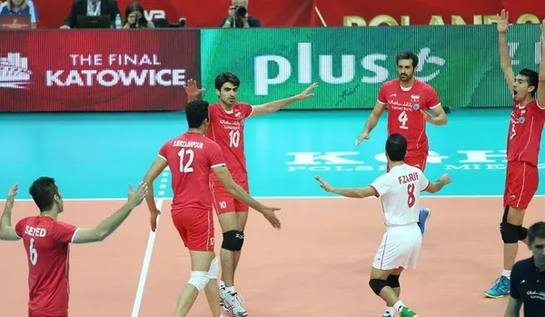 ملی پوشان والیبال ایران در دومین و آخرین دیدار از مرحله سوم مسابقات قهرمانی جهان برابر فرانسه به میدان رفتند و با قبول شکست ۳ بر ۲ از راه&zwnj;یابی به مرحله نیمه نهایی بازماندند. فرانسه ست&zwnj;های اول، دوم و پنجم را از آن خود کرد و ایران ست&zwnj;های سوم و چهارم را به سود خود به پایان برد. ایران برای صعود به دور بعد نیاز داشت بدون واگذار کردن ست و با اختلاف ۱۸ امتیاز در مجموع فرانسه را شکست دهد. کاری که با توجه به شکست ۳ بر یک در دور نخست از&zwnj;&zwnj; همان ابتدا نشدنی به نظر می&zwnj;رسید./TABNAK