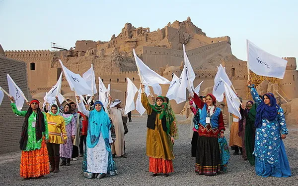  هفتمين گرد همايي بزرگ راهنمايان گردشگري ايران به منظور رونق گردشگري با حضور خانم فليسيتي رئيس فدراسيون جهاني راهنمايان گردشگري دنيا، در كرمان و بم برگزار شد/مهر
