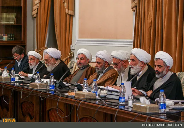 دکتر روحانی که سال&zwnj;ها سابقه همراهی آیت الله هاشمی رفسنجانی را داشتند در مجمع تشخیص مصلحت نظام هم همراه ایشان بودند و ریاست مرکز تحقیقات استراتژیک مجمع را نیز بر عهده داشتند.