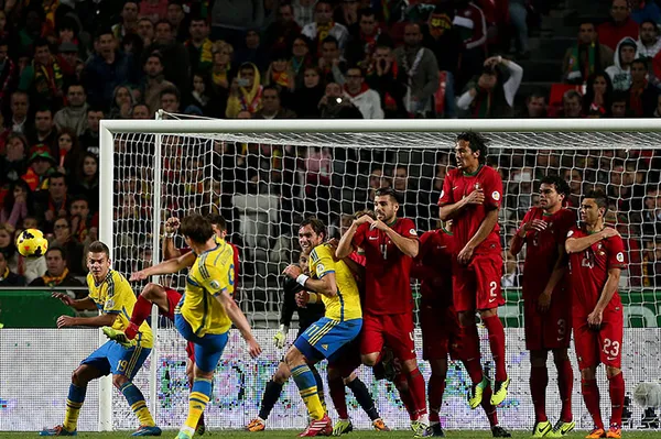 Ibrahimovic v Ronaldo