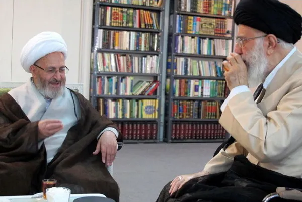 حضرت آیت الله جعفر سبحانی از مراجع تقلید (جمعه) با حضور در دفتر رهبر معظم انقلاب اسلامی با حضرت آیت الله خامنه ای دیدار و گفتگو کرد./Leader O.W
