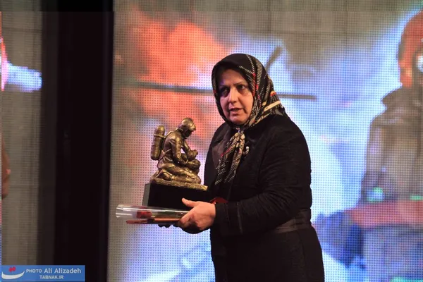 مادر شهید امید عباسی آتش نشان فداکار