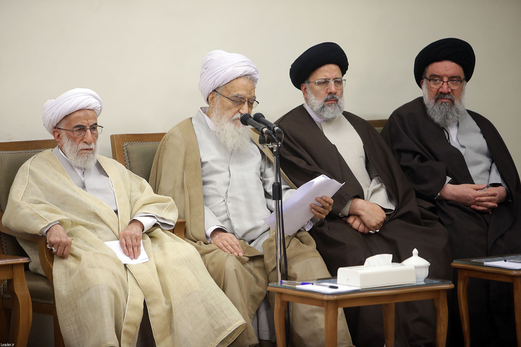 دیدار رهبری با اعضای خبرگان