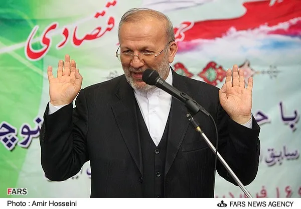 با پایان تعطیلات عید نوروز سپهر سیاست ایران هم از تعطیلات نصفه و نیمه بیرون آمد و کاندیداهای انتخابات ریاست جمهوری هم فعالیت های انتخاباتی خود را به شدت از سر گرفتند. منوچهر متکی یکی از گزینه های انتخابات ریاست جمهوری پیش روست که روز شنبه به اصفهان سفر کرده بود.
شنبه 17-01-92
