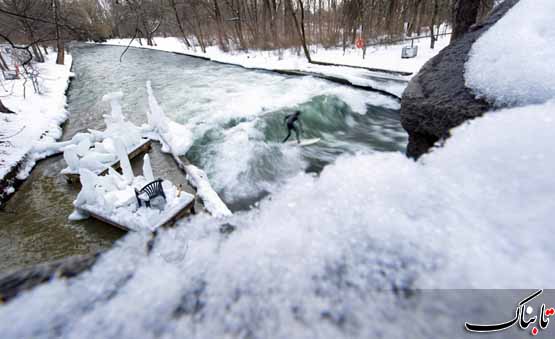 موج سورای در رودخانه یخ زده Eisbach در مونیخ