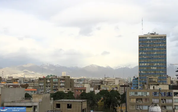 نمایی از ساختمانهای خیابان طالقانی از ارتفاع خیابان حافظ