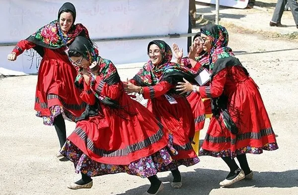 سومین جشنواره کشوری حرکت و برکت و بازیهای بومی و محلی استانهای سراسر کشور به میزبانی استان فارس در مجموعه تاریخی تخت جشمید شیراز برگزار شد./FNA
