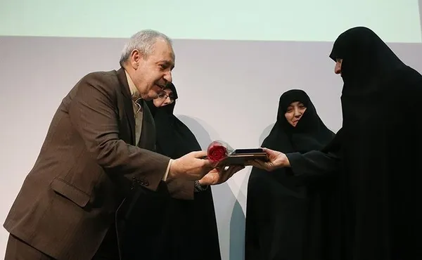 مراسم تجلیل از معلمان فداکار./TASNIM
