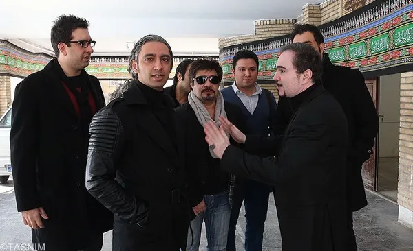 خشایار اعتمادی، بابک معافی، مازیار فلاحی و امید حاجیلی خواننده&zwnj;گان موسیقی پاپ در آسایشگاه جانبازان ثارالله