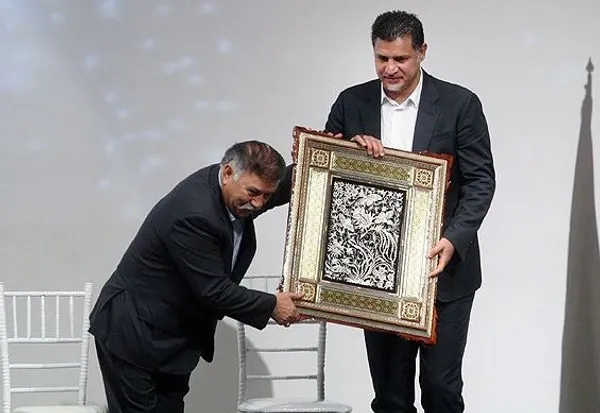 تقدیر از علی دایی در همایش تکریم خیرین مدرسه ساز./FNA
