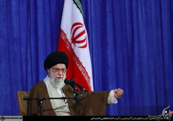 رهبر انقلاب اسلامی در واکنش به سخنان ترامپ، گفتند: این شخص علاوه بر بیش از ده دروغ آشکار، ملت ایران و جمهوری اسلامی را هم تهدید کرد که بنده از طرف ملت ایران به او می گویم &laquo;شما غلط می کنید&raquo;. ایشان همچنین درباره ادامه برجام خطاب به مسئولین گفتند: برای ادامه برجام از سه کشور اروپایی تضمین بگیرید.