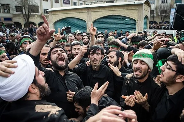 عزاداری طلاب حوزه علمیه مروی به مناسب فاطمیه در بازار تهران.
