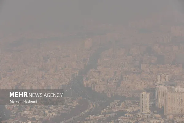 بنا بر اعلام شرکت کنترل کیفیت هوای تهران، روز چهاشنبه شاخص آلودگی هوای پایتخت روی عدد ۱۵۱ قرار دارد و کیفیت هوا در وضعیت قرمز و ناسالم برای تمام گروه&zwnj;ها است. 