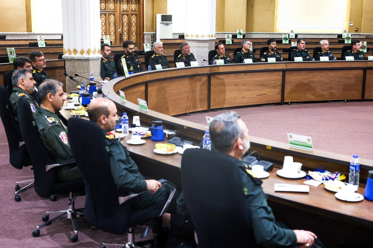 حضور پزشکیان در جمع فرماندهان نیروی انتظامی حضور پزشکیان در جمع فرماندهان نیروی انتظامی