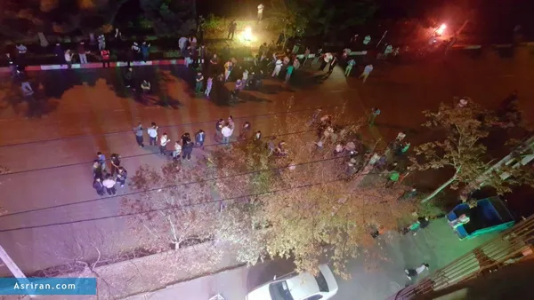 تجمع دانشجویان در شهرستان &laquo;بناب&raquo; درمحوطه خارج از خوابگاه
