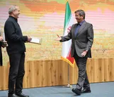 تقدیر از تیم اقتصادی در روز‌های گرانی / آقای پزشکیان از کدام کارنامه اقتصادی رضایت دارید؟