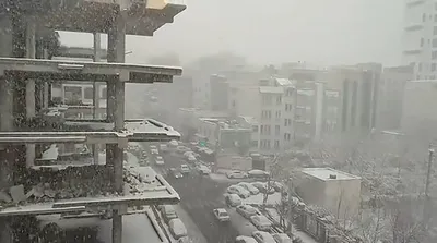 شدت بارش برف در سعادت‌آباد تهران را ببینید