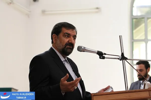 حضور دکتر محسن رضایی در مسجد جامع کاشمر(مصلای نماز جمعه شهر) و ایراد سخنرانی  و استقبال گرم مردم