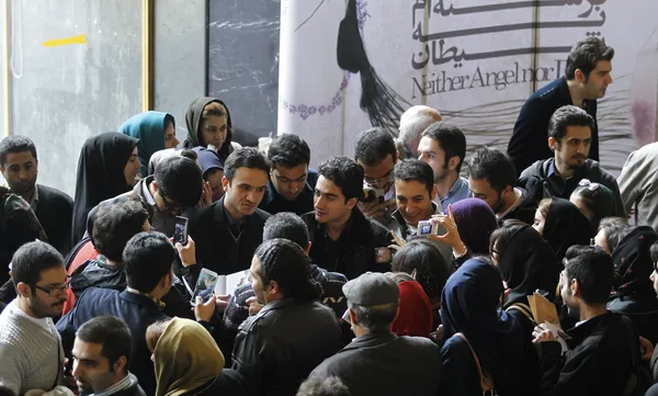  حاشیه مراسم رونمایی از آلبوم &laquo;نه فرشته ام نه شیطان&raquo; با آهنگسازی تهمورث پورناظری و همایون شجریان در روز سه شنبه "تالار وحدت" / ایرنا
