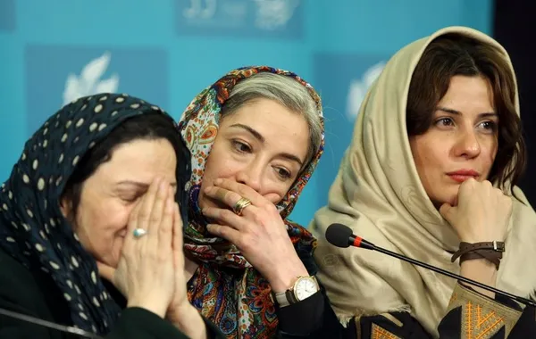 نشست خبری فیلم &laquo;من دیه گو مارادونا هستم&raquo; روز جمعه در کاخ جشنواره برج میلاد با حضور کارگردان بهرام توکلی و بازیگران گلاب آدینه، ویشکا آسایش، پانته آ پناهی ها، سارا بهرامی،مهسا علافر، بابک حمیدیان و تهیه کنندگی علیرضا علویان برگزار شد./IRNA
