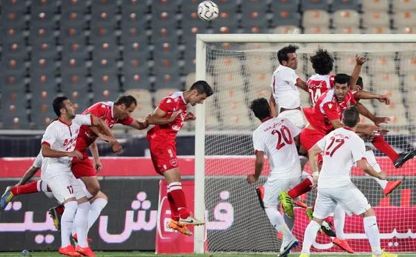 دیدار تیم های فوتبال پرسپولیس تهران و پدیده مشهد در هفته پنجم لیگ برتر باشگاه&zwnj;های کشور با نتیجه تساوی یک بر یک پایان یافت./IRNA
