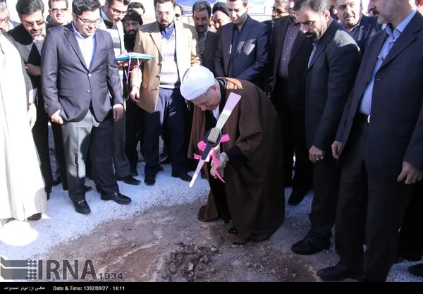 آیت&zwnj;الله هاشمی رفسنجانی رئیس مجمع تشخیص مصلحت نظام روز چهارشنبه در جمع دانشجویان و اساتید دانشگاه آزاد رفسنجان حضور یافت.