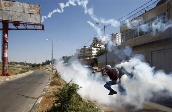 یک معترض فلسطینی که در جریان اعتراض به وضعیت بد زندانیان این کشور، اعتصاب غذا کرده بود.
REUTERS/Mohamad Torokman
