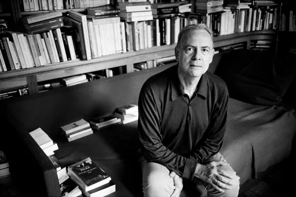 پاتریک مودیانو (patrick modiano) از فرانسه روز پنج شنبه ۹ اکتبر (۱۷مهر) به عنوان برنده جایزه ۲۰۱۴ نوبل در حوزه ادبیات معرفی شد. اکثر نوشته&zwnj;های وی در مورد موضوعاتی مانند حافظه، فراموشی و هویت است و جایزه نوبل ۲۰۱۴ ادبیات به دلیل استفاده هنرمندانه او از حافظه&zwnj;اش به وی اهدا شده است. برخی از رمان&zwnj;های این نویسنده به زبان انگلیسی ترجمه شده است و برخی نیز به عنوان فیلمنامه در فیلم&zwnj;های پرفروش مورد استفاده قرار گرفته&zwnj;اند./IRNA-zone-critique
