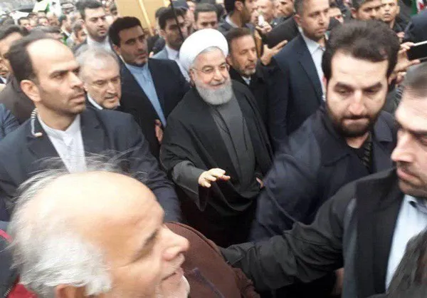 حضور رئیس جمهور در راهپیمایی ۲۲ بهمن