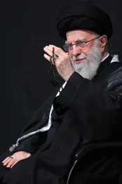 عکس: قاب ماندگار از رهبر شهید در مراسم ماه محرم