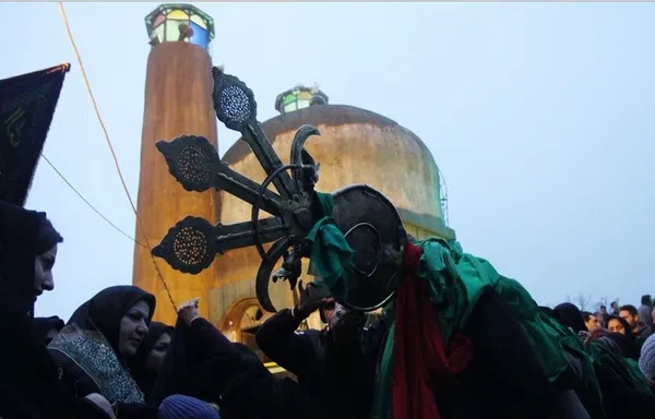 همزمان با ششمین روز از ماه محرم، آیین سنتی علم بندی در ماسوله برگزار شد./IRNA
