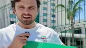 فعال رسانه‌ای معروف آمریکایی در محل تمرین تیم فوتبال ایران
