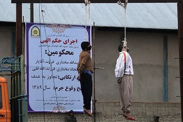 دو نفر از متجاوزین به عنف صبح شنبه در شیراز به دار مجازات آویخته شدند./FNA

