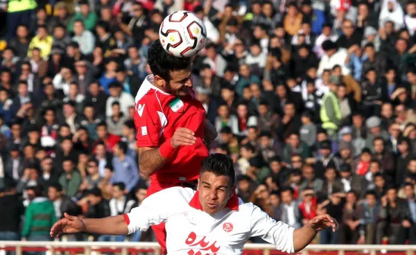 دیدار تیم های پدیده مشهد و پرسپولیس تهران امروز جمعه در ورزشگاه ثامن مشهد مقدس و با حضور تماشاگران برگزار شد.این دیدار با نتیجه یک بر صفر به سود پرسپولیس تهران به پایان رسید./IRNA
