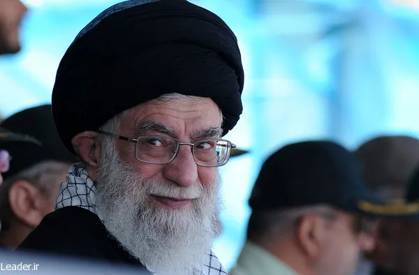 مراسم صبحگاه مشترک يگانهاي نظامي، انتظامي و بسيج استان خراسان شمالي در حضور رهبر انقلاب

21/07/91