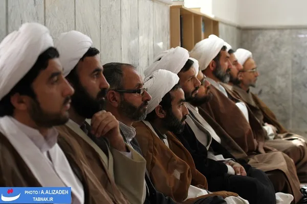 حضور دکتر محسن رضایی در مسجد جامع کاشمر(مصلای نماز جمعه شهر) و ایراد سخنرانی  و استقبال گرم روحانیون