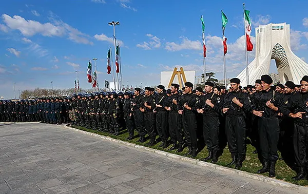 رزمایش نوروزی پلیس تهران بزرگ صبح روز شنبه با حضور سردار احمدرضا رادان جانشین فرمانده انتظامی در میدان آزادی برگزار شد/مهر
