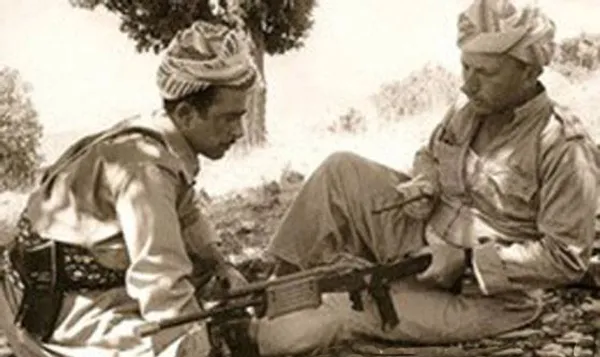 زوی زامیر رئیس موساد(۱۹۷۶-۱۹۶۸) در کنار اردیس بارزانی برادر مسعود و پدر نیچروان بارزانی، 1969، شمال عراق