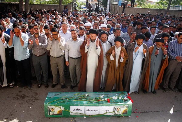 تشییع پیکر مدافع افغانی تبار حرم حضرت زینب (س) در شیراز/ISNA
