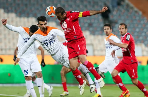 دیدار تیم&zwnj;های فوتبال پرسپولیس و سایپا - نوار پیروزیهای پرسپولیس پس از ناکامی های فصل گذشته همچنان ادامه دارد