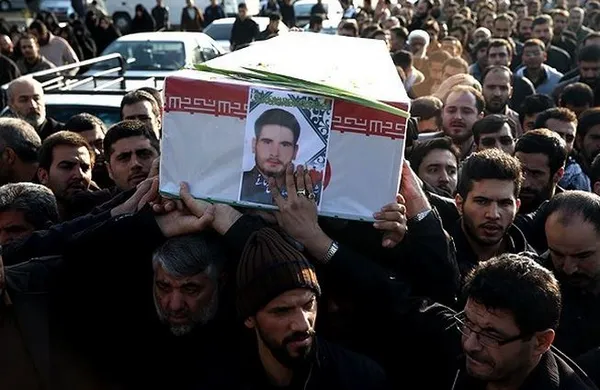 پیکر شهید حمیدرضا زمانی مدافع حرم اهل بیت(ع) صبح روز پنجشنبه از مقابل حسینیه قتلگاه در بلوار ابوذر خیابان پیروزی تهران تشییع شد./FNA
