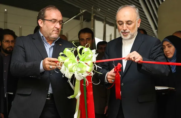 افتتاح نمایشگاه آخرین دستاوردهای صنعت هسته ای /ISNA
