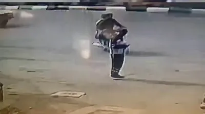 لحظه تلخ ربودن موبایل رفتگر در مشهد