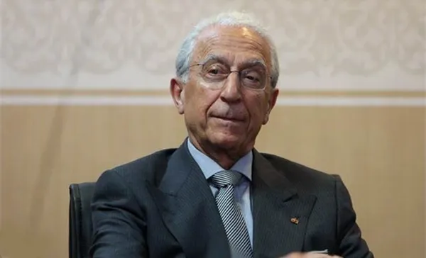 آکادمی جهانی جراحان مغز و اعصاب جهان، جایزه سال ۲۰۱۴ این آکادمی با نامGolden Neuron Award را به چهره ماندگار پزشکی ایران و جهان، پرفسور مجید سمیعی اعطا کرد.  برخی خبرگزاریها اعلام کرده اند: آکادمی جهانی جراحان مغز و اعصاب جهان، پروفسور مجید سمیعی، چهره ماندگار پزشکی ایران و جهان را بر&zwnj;ترین دانشمند و جراح مغز و اعصاب جهان و برنده جایزه این آکادمی در سال ۲۰۱۴ انتخاب کرد. ظاهراً قرار است این جایزه طی یک مراسم رسمی یازدهم اکتبر سال ۲۰۱۴ میلادی&zwnj; در شهر وین و با حضور مقامات رسمی کشور اتریش و اساتید طراز اول جهان در رشته جراحی مغز و اعصاب به پروفسور مجید سمیعی اعطا شود. صحت این خبر هنوز از سوی مراجع علمی و رسمی کشور تأیید نشده است!/TABNAK
